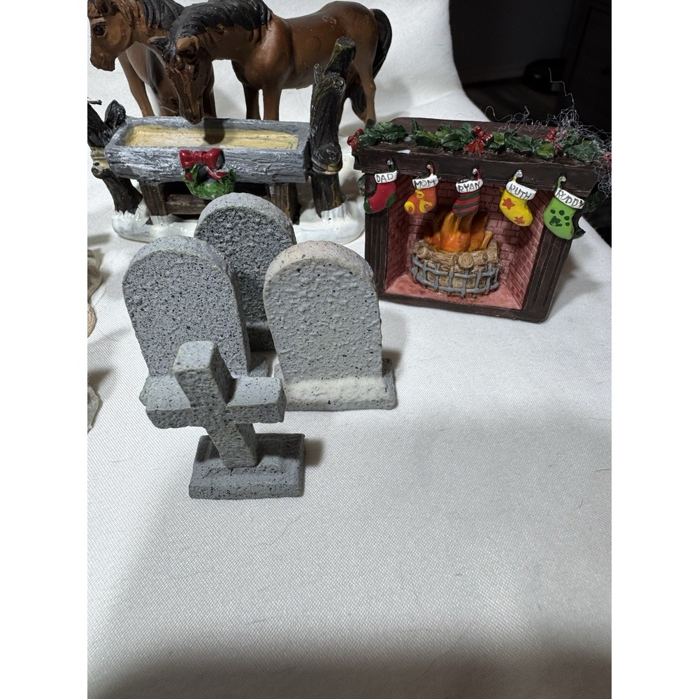 Large Vintage Christmas Village Accessories Lot 30 Pieces People Animals & More! - Picture 12 of 16